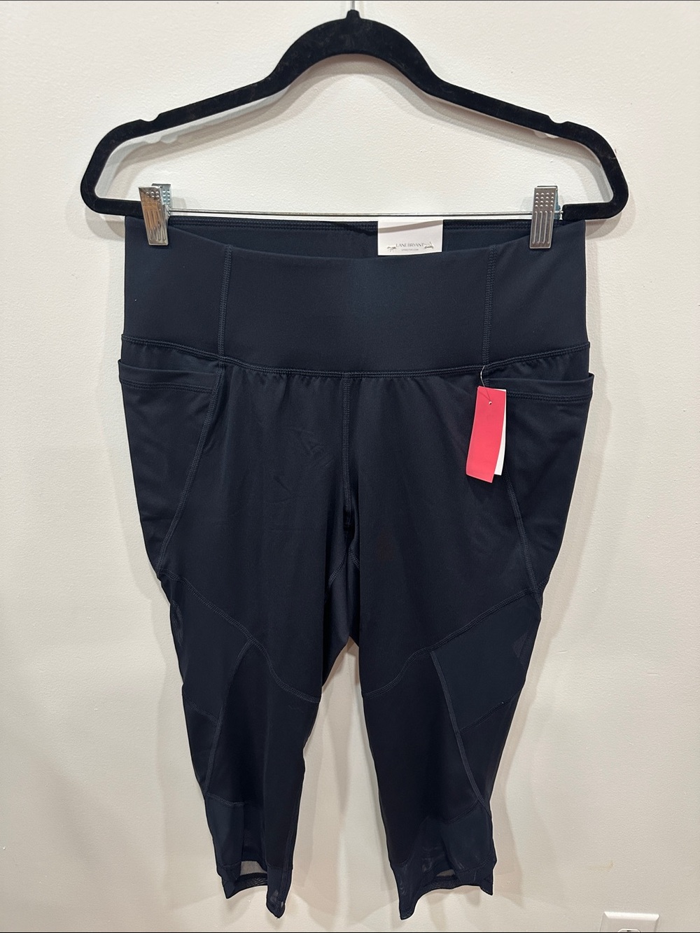 Livi Active Navy Capri Athletic Leggings with Side Pockets